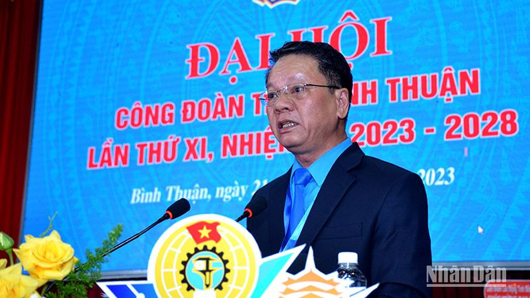 Chủ tịch Liên Đoàn Lao động tỉnh Bình Thuận nhiệm kỳ 2018-2023 Nguyễn Xuân Phối phát biểu khai mạc Đại hội.