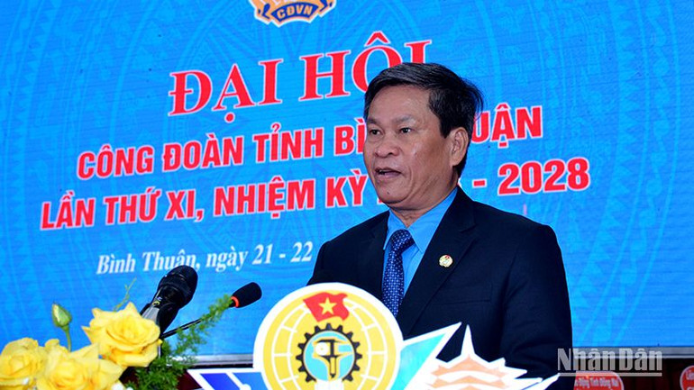 Phó Chủ tịch Tổng Liên Đoàn Lao động Việt Nam Huỳnh Thanh Xuân phát biểu tại đại hội.