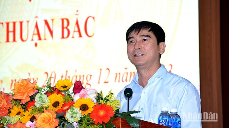 Bí thư Tỉnh ủy Bình Thuận Dương Văn An phát biểu tại cuộc đối thoại với nhân dân. Bí thư Tỉnh ủy Bình Thuận Dương Văn An phát biểu tại cuộc đối thoại với nhân dân.