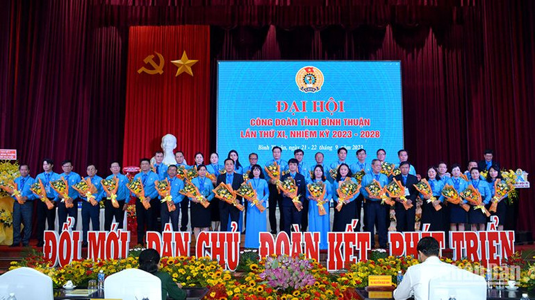 Ban chấp hành Liên đoàn Lao động tỉnh Bình Thuận, nhiệm kỳ 2023-2028 ra mắt Đại hội.