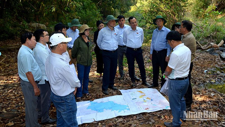 Đoàn công tác Ủy ban Khoa học, Công nghệ và Môi trường Quốc hội khảo sát thực tế tại vị trí dự kiến xây dựng công trình Hồ chứa nước Ka Pét, huyện Hàm Thuận Nam, Bình Thuận.