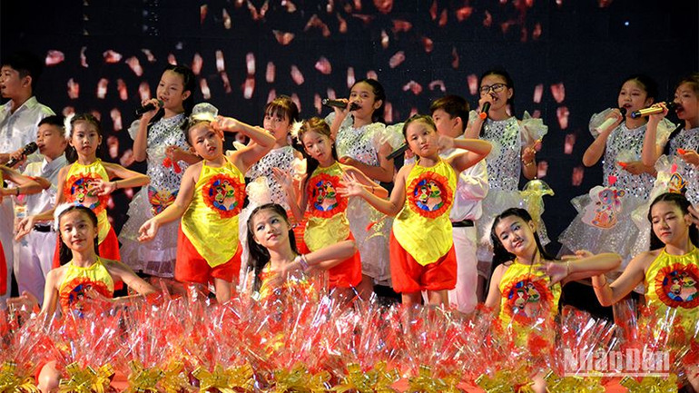 Hát múa Hội Trăng rằm.