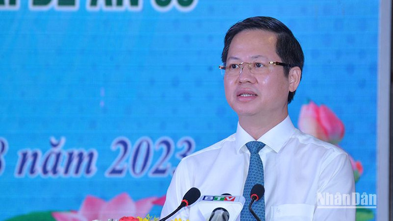 Chủ tịch Ủy ban nhân dân tỉnh Bình Thuận Đoàn Anh Dũng phát biểu chỉ đạo tại hội nghị.