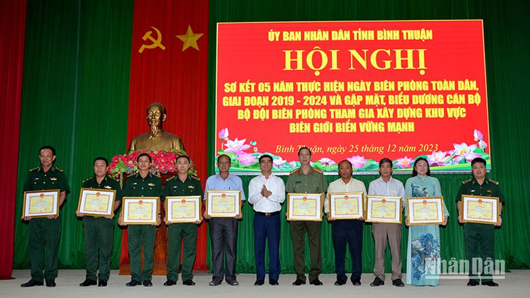 Các tập thể và cá nhân được Chủ tịch Ủy ban nhân dân tỉnh Bình Thuận tặng Bằng khen vì có thành tích xuất sắc trong triển khai thực hiện Ngày Biên phòng toàn dân giai đoạn 2019 - 2024.