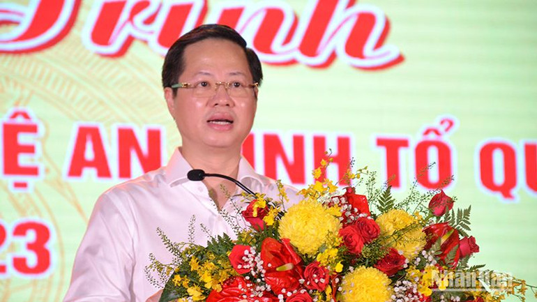 Chủ tịch UBND tỉnh Bình Thuận Đoàn Anh Dũng phát biểu khai mạc “Ngày hội Toàn dân bảo vệ an ninh Tổ quốc” năm 2023. (Ảnh: Đình Châu)