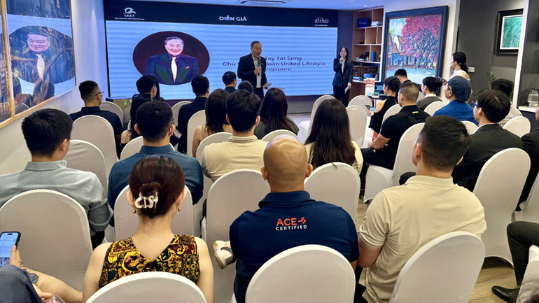 Ông Tay Tat Seng, Chủ tịch ATTIVO International chia sẻ thông tin tại hội thảo.