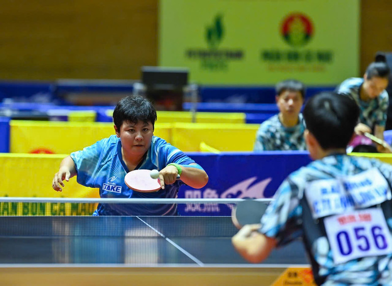 Ở tuổi 37, Mai Hoàng Mỹ Trang là vận động viên lớn tuổi nhất giải, và cũng là gương mặt kỳ cựu hàng đầu của đoàn bóng bàn Thành phố Hồ Chí Minh. (Ảnh: DUY LINH)