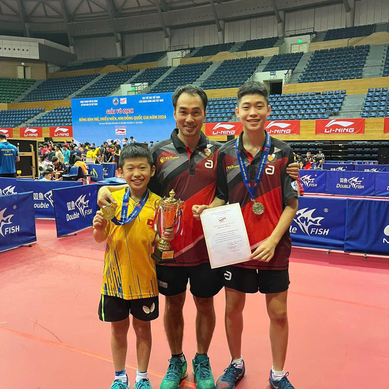Gia đình bóng bàn Phan Huy Hoàng-Phan Huy Tiến-Phan Huy Minh.