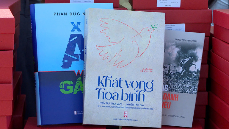 "Khát vọng hòa bình" là tuyển tập thơ, văn của nhiều tác giả về xã Bình Dương, huyện Thăng Bình, tỉnh Quảng Nam, đơn vị 3 lần Anh hùng. "Khát vọng hòa bình" là tuyển tập thơ, văn của nhiều tác giả về xã Bình Dương, huyện Thăng Bình, tỉnh Quảng Nam, đơn vị 3 lần Anh hùng.