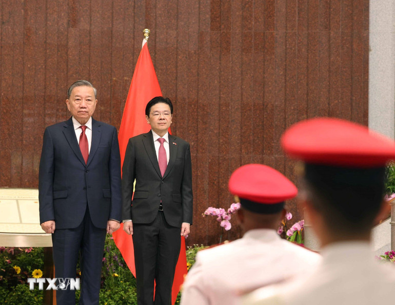 Thủ tướng Cộng hòa Singapore, Tổng Thư ký Đảng Hành động nhân dân Singapore (PAP) Lawrence Wong chủ trì lễ đón Tổng Bí thư Tô Lâm tại Nhà Quốc hội.