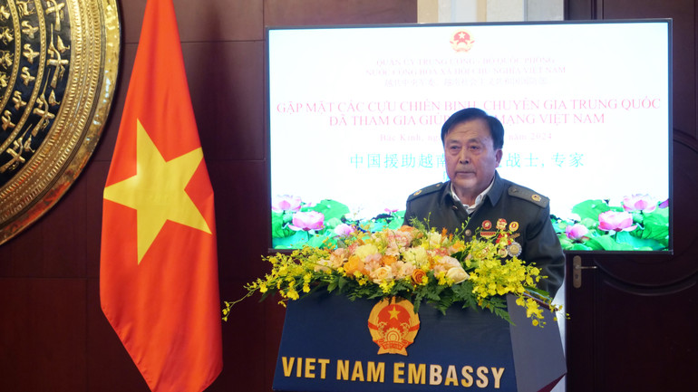 Ông Trương Văn Bân, Trưởng đoàn các cựu chiến binh, chuyên gia Trung Quốc phát biểu.