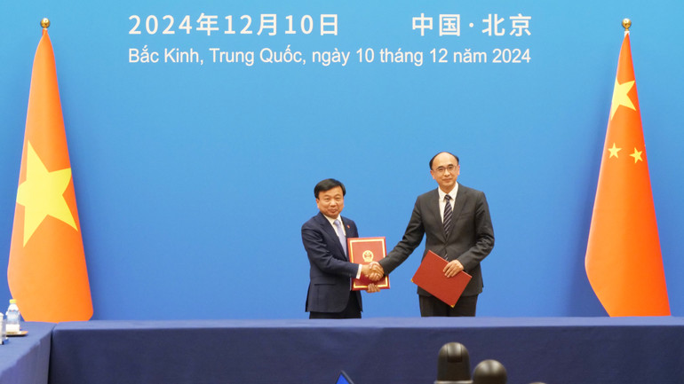 Thỏa thuận giữa hai Chính phủ về hợp tác xây dựng 3 tuyến đường sắt khổ tiêu chuẩn. Thỏa thuận giữa hai Chính phủ về hợp tác xây dựng 3 tuyến đường sắt khổ tiêu chuẩn.