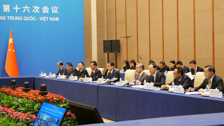 Đồng chí Vương Nghị phát biểu tại phiên họp. Đồng chí Vương Nghị phát biểu tại phiên họp.