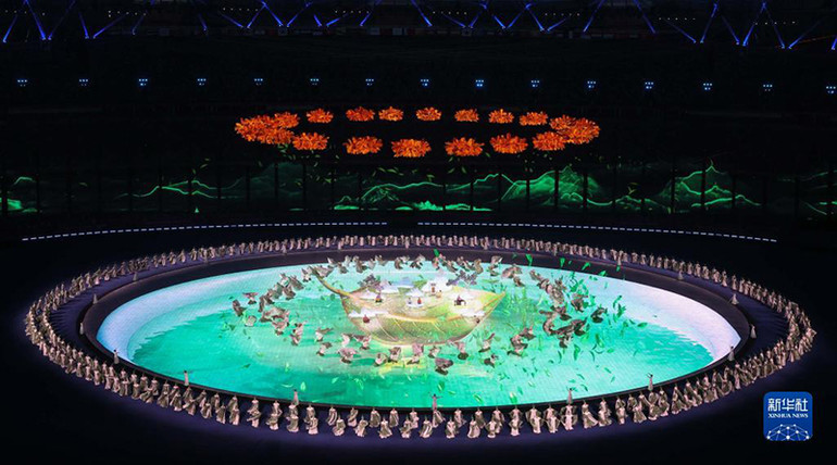 Tiết mục biểu diễn nghệ thuật với chủ đề văn hóa trà.