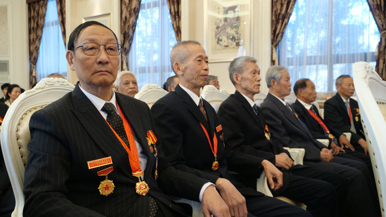 Các cựu chiến binh, chuyên gia Trung Quốc dự buổi gặp mặt.