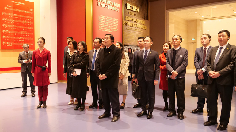 Đồng chí Phan Đình Trạc và Đoàn thăm Bảo tàng Lịch sử Đảng Cộng sản Trung Quốc