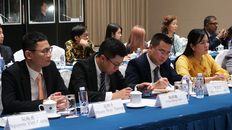 Các thành viên đoàn đại biểu Việt Nam dự Hội nghị đối thoại.