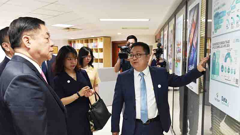 Đồng chí Nguyễn Trọng Nghĩa thăm, làm việc với Tập đoàn Truyền thông báo chí Phương Nam.