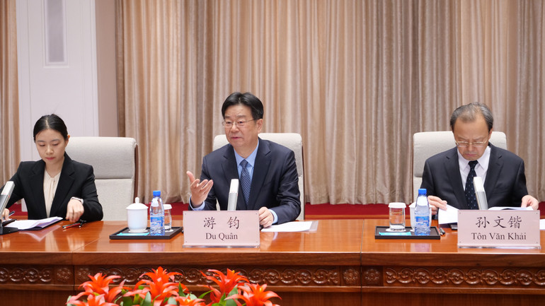 Đồng chí Du Quân phát biểu tại buổi làm việc.