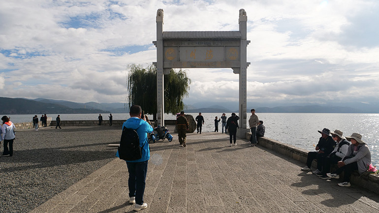 Một góc ngắm toàn cảnh hồ Nhĩ Hải. Một góc ngắm toàn cảnh hồ Nhĩ Hải.