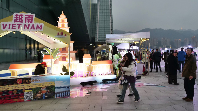 Một góc gian hàng Việt Nam tại Triển lãm với chủ đề “Du lịch giúp cuộc sống trở nên tươi đẹp hơn”. Một góc gian hàng Việt Nam tại Triển lãm với chủ đề “Du lịch giúp cuộc sống trở nên tươi đẹp hơn”.