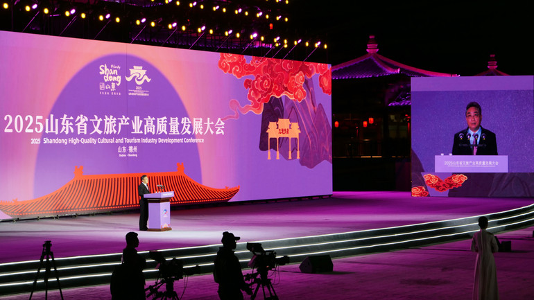 Tổng Thư ký Trung tâm ASEAN-Trung Quốc Shi Zhongjun phát biểu tại lễ khai mạc. Tổng Thư ký Trung tâm ASEAN-Trung Quốc Shi Zhongjun phát biểu tại lễ khai mạc.