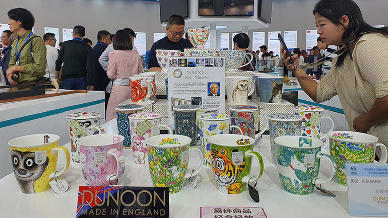 Sản phẩm gốm sứ của Anh.