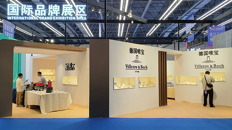 Khu gian hàng quốc tế tại Hội chợ triển lãm gốm sứ quốc tế Cảnh Đức Trấn Trung Quốc 2023.