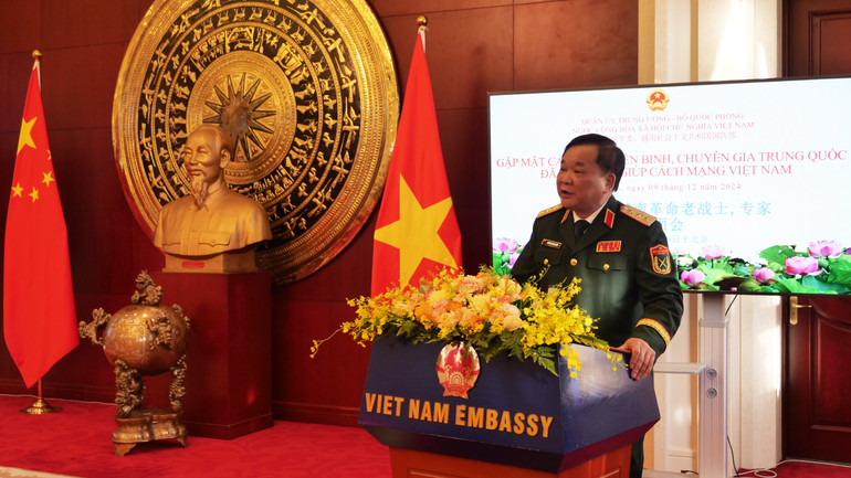 Thứ trưởng Quốc phòng Hoàng Xuân Chiến phát biểu tại buổi gặp mặt.