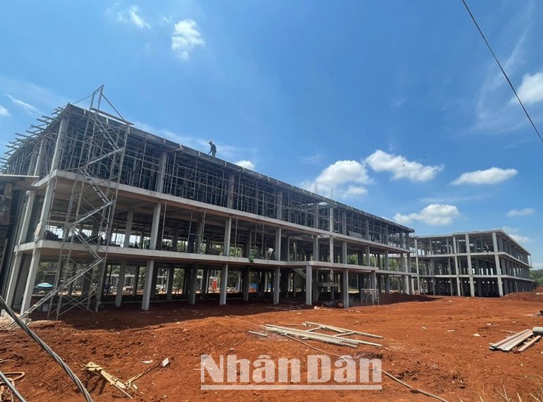 Chủ đầu tư đang đẩy nhanh tiến độ để hoàn thiện dự án nhà ở xã hội đầu tiên để bàn giao cho người lao động đưa vào sử dụng trong quý III/2024.