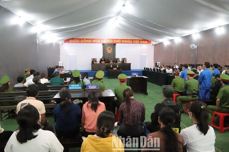 Quang cảnh phiên tòa sau khi Hội đồng xét xử tuyên án.