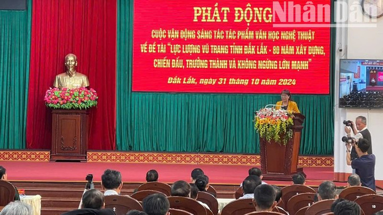 Nhà văn Niê Thanh Mai, Chủ tịch Hội Văn học nghệ thuật tỉnh Đắk Lắk phát biểu tại lễ phát động.