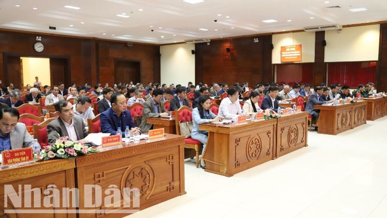 Các đại biểu dự hội nghị.