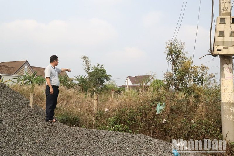 Khu đất được Ủy ban nhân dân tỉnh Đắk Lắk giao cho Ủy ban nhân dân xã Chứ Kbô, huyện Krông Búk xây dựng Hội trường thôn Kty 5 nằm cách Hội trường cũ thôn Kty 5 được xây dựng trên đất rừng chỉ vài trăm mét và nằm ở vị trí tiếp giáp Quốc lộ 14, rất thuận lợi cho việc sinh hoạt của người dân, tuy nhiên do buông lỏng công tác quản lý nên bị người dân lấn chiếm sử dụng.