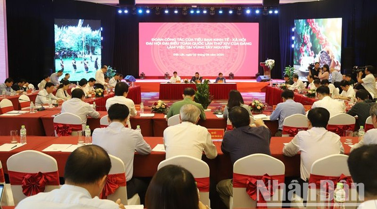 Quang cảnh buổi làm việc.