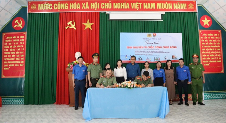 Ban thanh niên Công an 2 tỉnh Đắk Lắk và Hà Nam ký kết chương trình phối hợp giai đoạn 2024-2029.