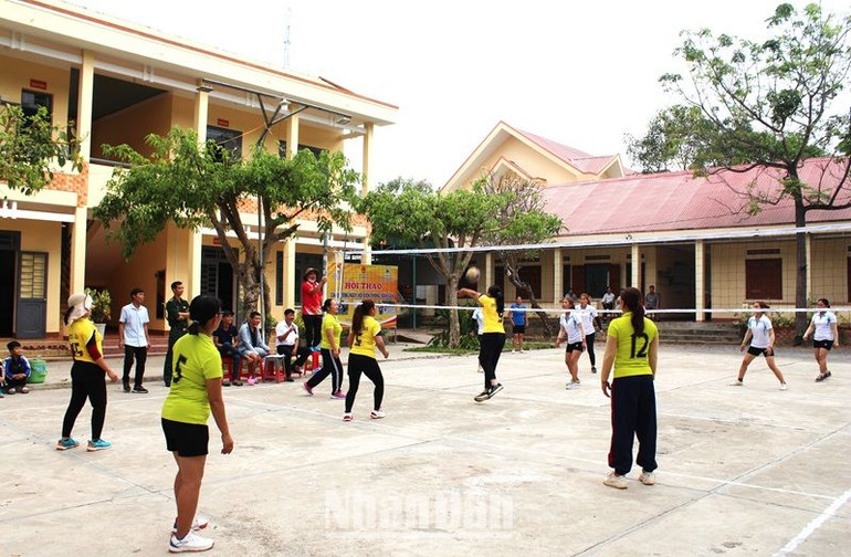 Các hoạt động thể thao chào mừng Ngày Biên phòng toàn dân tại xã Krông Na.