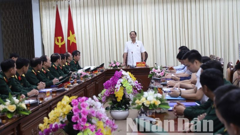 Phó Chủ tịch Quốc hội Trần Quang Phương phát biểu tại buổi làm việc.