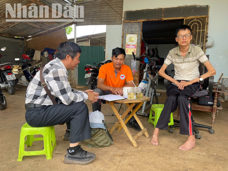 Dù vậy, gia đình đã bán đất đai lo tiền đưa Tài Nam đi chữa trị, đến nay đã trải qua hơn 20 lần phẫu thuật, mổ xẻ khắp cơ thể.