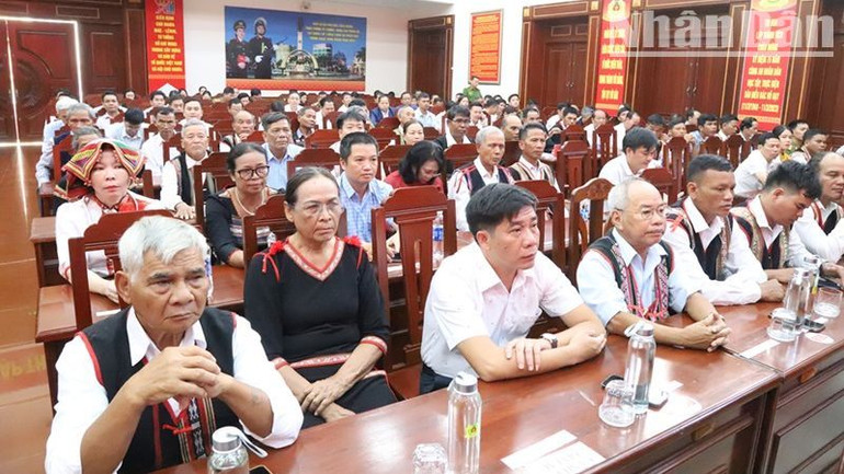 Các điển hình tiên tiến trong Phong trào toàn dân bảo vệ an ninh Tổ quốc vùng đồng bào dân tộc thiểu số khu vực Tây Nguyên giai đoạn 2018-2024 dự hội nghị.