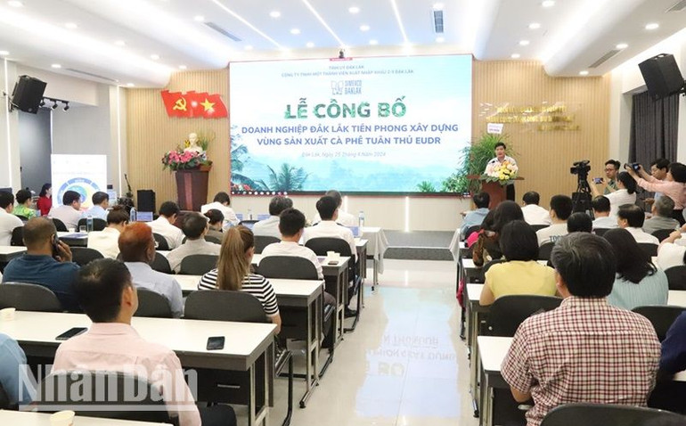 Phó Chủ tịch Ủy ban nhân dân tỉnh Đắk Lắk Nguyễn Thiên Văn phát biểu tại Lễ công bố.