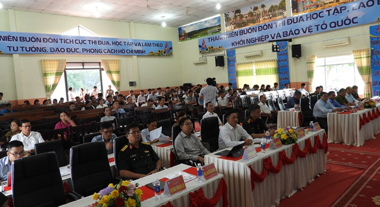 Các đại biểu dự hội nghị.