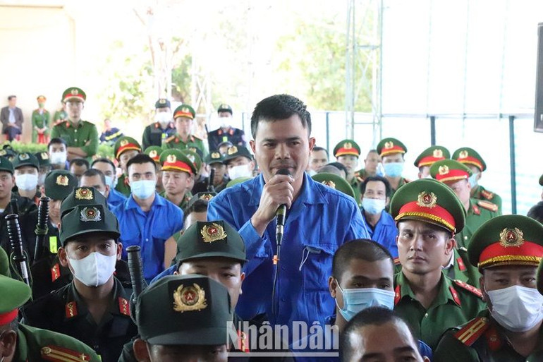 Nói lời sau cùng trước khi Hội đồng xét xử nghị án, Y Tim Niê ăn năn hối cải, xin lỗi các gia đình bị hại và xin Hội đồng xét xử xem xét giảm án phạt.