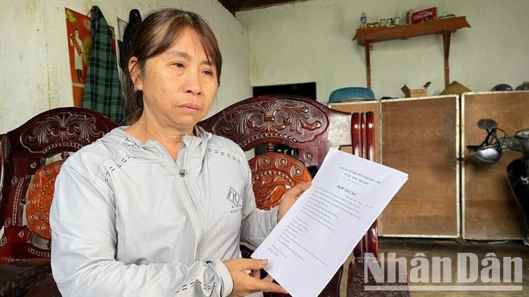 Bà Trương Thị Ngộ ở thôn Nam Phúc, xã Nam Đà, huyện Krông Nô là người bị mất số tiền lớn nhất với hơn 12,7 tỷ đồng làm đơn tố cáo.