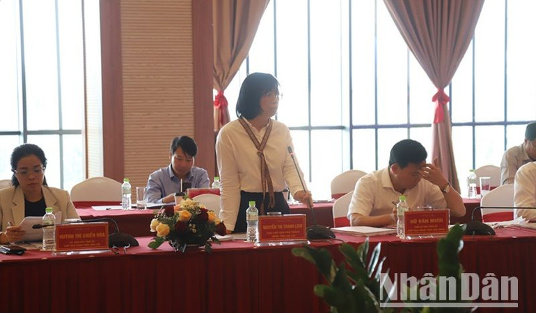 Phó Chủ tịch Ủy ban nhân dân tỉnh Gia Lai Nguyễn Thị Thanh Lịch đóng góp ý kiến tại buổi làm việc.