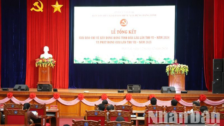 Đồng chí Huỳnh Thị Chiến Hòa, Phó Bí thư Thường trực Tỉnh ủy Đắk Lắk, Chủ tịch Hội đồng nhân dân tỉnh phát động Giải Báo chí về xây dựng Đảng tỉnh Đắk Lắk lần thứ VII - Năm 2025. Đồng chí Huỳnh Thị Chiến Hòa, Phó Bí thư Thường trực Tỉnh ủy Đắk Lắk, Chủ tịch Hội đồng nhân dân tỉnh phát động Giải Báo chí về xây dựng Đảng tỉnh Đắk Lắk lần thứ VII - Năm 2025.