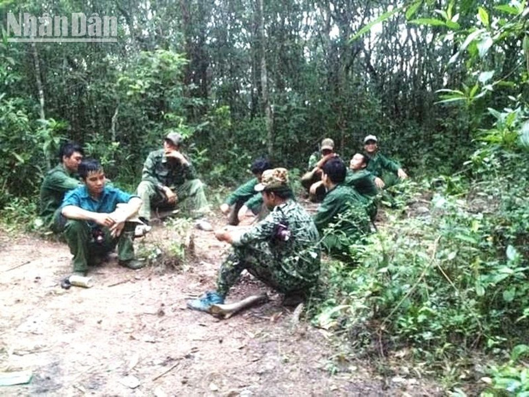 Lực lượng quản lý, bảo vệ rừng của Khu Bảo tồn thiên nhiên Ea Sô, huyện Ea Kar, tỉnh Đắk Lắk ngày đêm tuần tra, canh gác bảo vệ rừng và phòng, chống cháy rừng trong mùa khô.