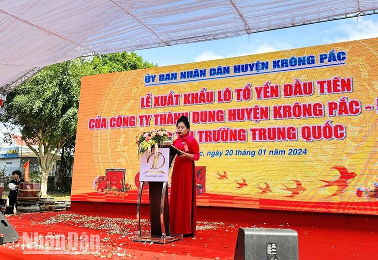 Đại diện Công ty cổ phần Xuất nhập khẩu yến sào Thành Dung-Krông Pắc phát biểu tại buổi lễ.