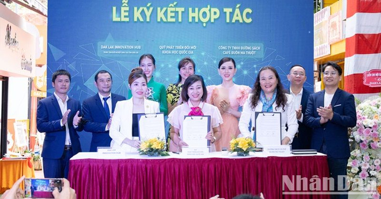 Trung tâm Khởi nghiệp sáng tạo tỉnh Đắk Lắk ký kết hợp tác với các đối tác.