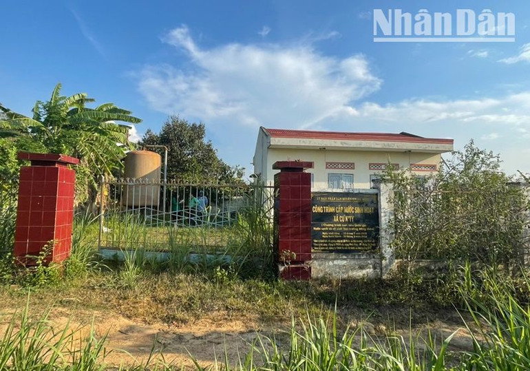 Một công trình cấp nước sinh hoạt tập trung ở xã Cư Kty, huyện Krông Bông được đầu tư nhiều năm khiến một số hạng mục đã xuống cấp, ảnh hưởng đến việc cung cấp nước sinh hoạt cho nhân dân. Một công trình cấp nước sinh hoạt tập trung ở xã Cư Kty, huyện Krông Bông được đầu tư nhiều năm khiến một số hạng mục đã xuống cấp, ảnh hưởng đến việc cung cấp nước sinh hoạt cho nhân dân.